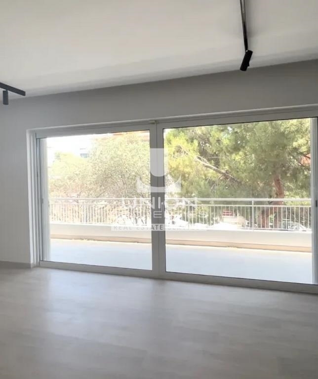 (For Sale) Residential Floor Apartment || Athens South/Glyfada - 135 Sq.m, 3 Bedrooms, 685.000€ 