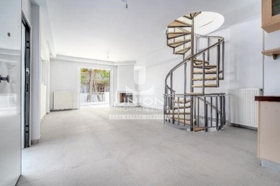 (For Sale) Residential Maisonette || East Attica/Vouliagmeni - 150 Sq.m, 3 Bedrooms, 900.000€ 